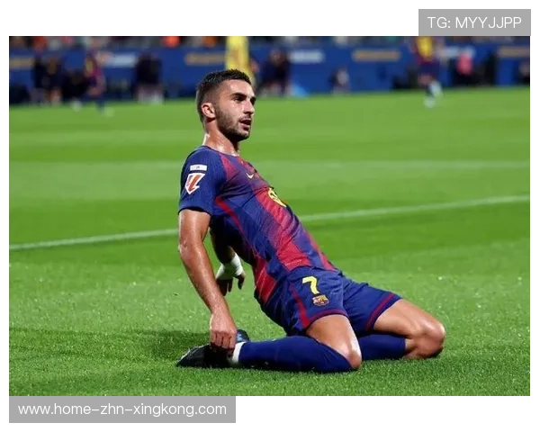 费兰托雷斯角球争抢动作极为强悍 费兰托雷斯角球争抢动作极为强悍